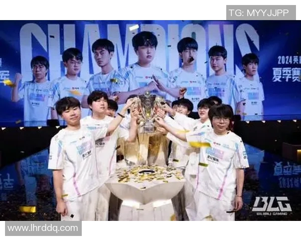 英雄联盟深度解析：揭示FPX战队背后的团队协作秘密与成功之道