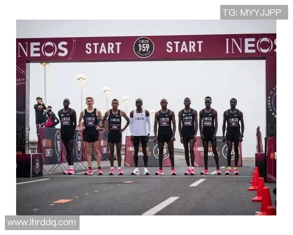 深圳攀岩队在马拉松大满贯中的团队协作表现深度解析与点评